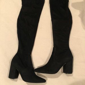 Over the knee black boot Steve Madden